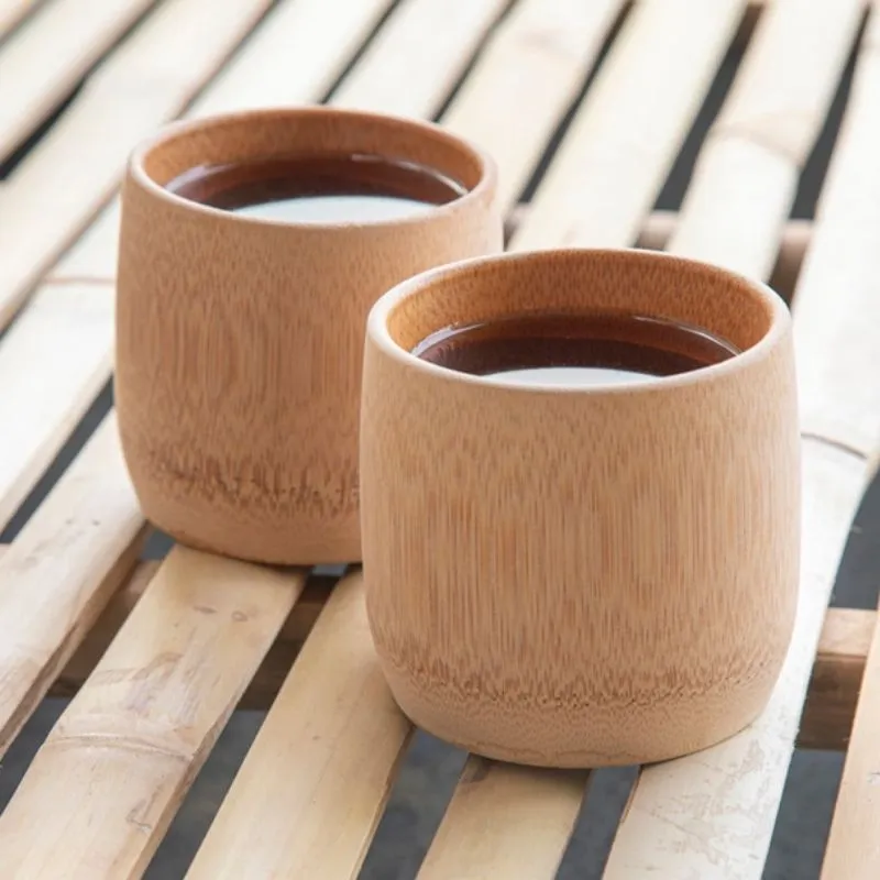 Tazas ecológicas fabricadas con madera mediante una producción sostenible