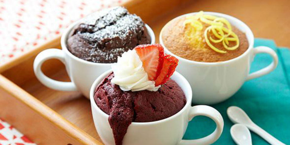 mug cake hecho en una taza sorpresa