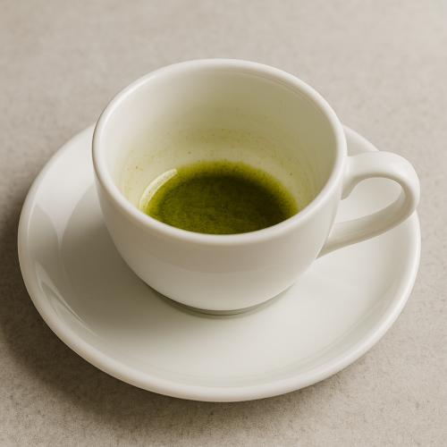 taza con mancha de te